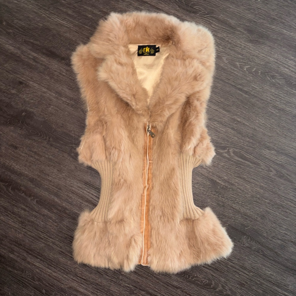 Chic Faux Fur Vest in Tan